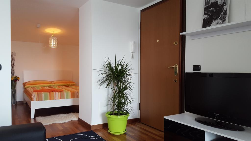 New Luxury Attic Santa Giulia Expo Apartment Milan Room photo