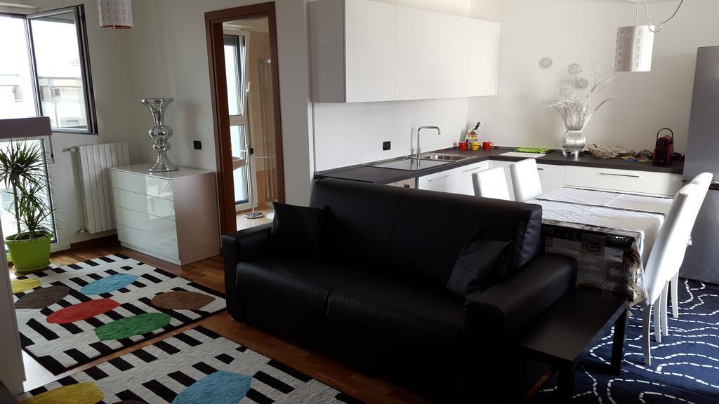 New Luxury Attic Santa Giulia Expo Apartment Milan Room photo